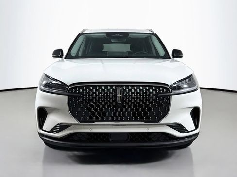 Used 2026 Lincoln Aviator 2WD image 2