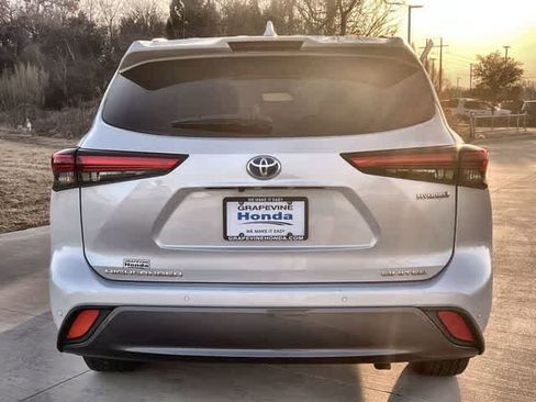 Used 2023 Toyota Highlander Limited image 6