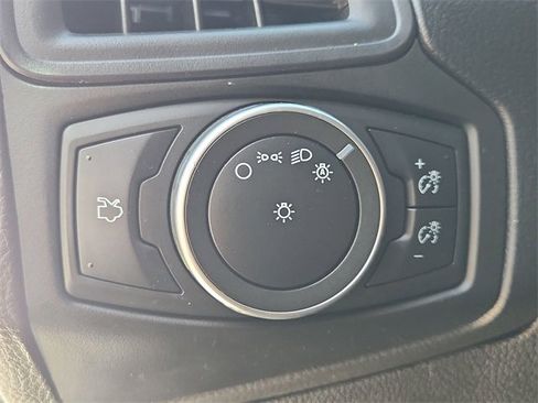 Used 2018 Ford Focus SE image 16