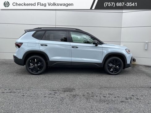 New 2025 Volkswagen Taos SE image 23