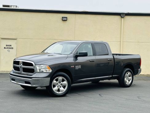 Used 2019 RAM 1500 Classic SLT AWD/4WD image 3