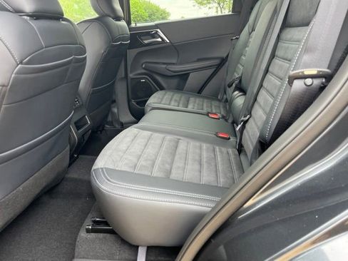 New 2026 Mitsubishi Outlander LE FWD image 20