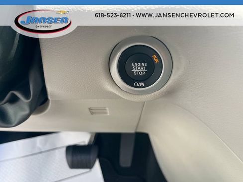 Used 2023 Chrysler Pacifica Touring-L FWD image 16