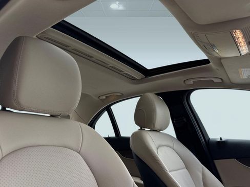 Used 2019 Mercedes-Benz C 300 Sedan image 23