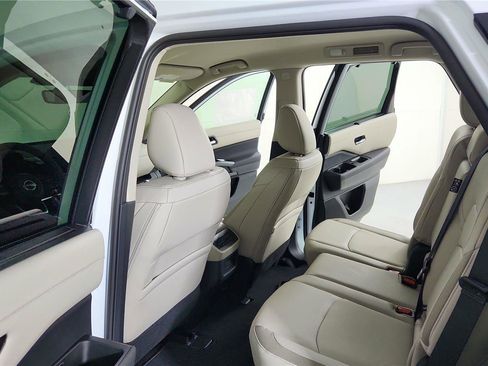 Used 2025 Nissan Pathfinder SL w/ Black Appearance Package image 22