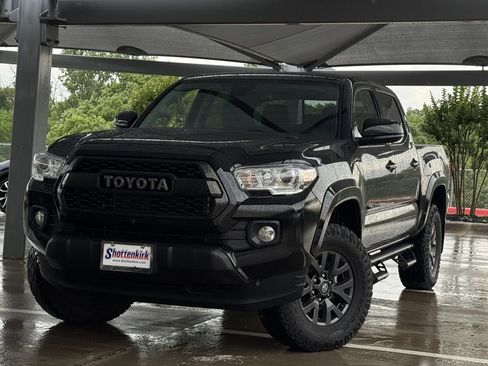 Used 2023 Toyota Tacoma SR5 RWD image 2