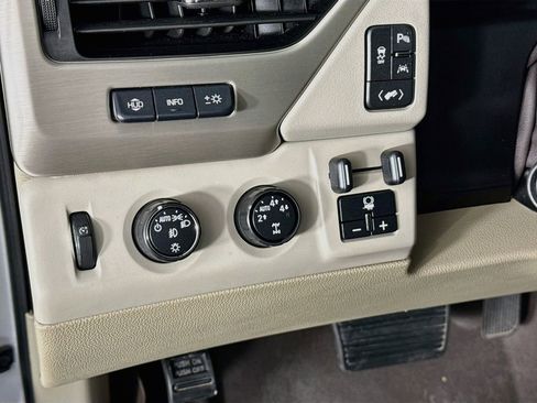 Used 2016 GMC Yukon Denali w/ Open Road Package AWD/4WD image 11