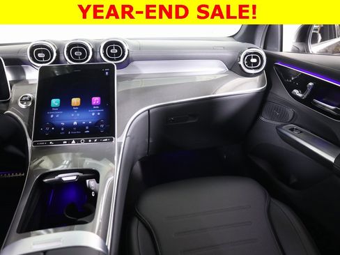 Used 2025 Mercedes-Benz GLC 300 4MATIC image 34