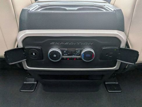 Used 2024 Ford Expedition Limited image 34