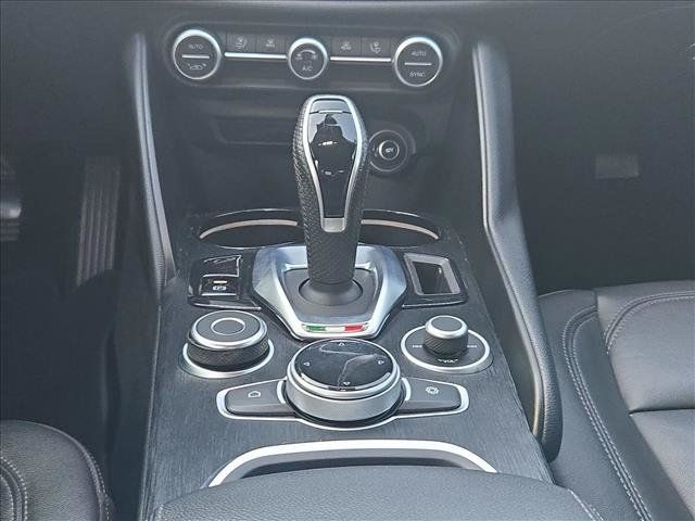 Used 2020 Alfa Romeo Giulia w/ Nero Edizione RWD image 15