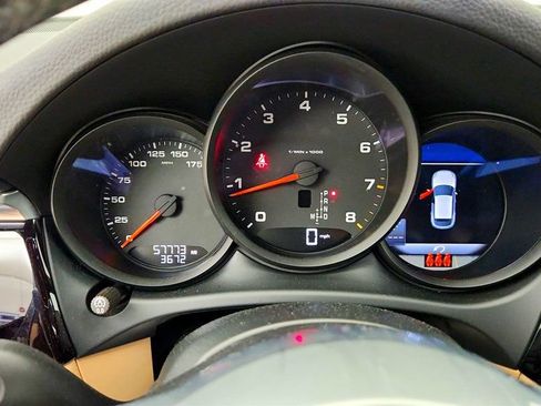 Used 2020 Porsche Macan w/ Premium Package Plus AWD/4WD image 13