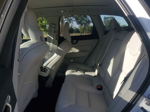 Certified 2025 Volvo XC60 B5 Ultra image 19