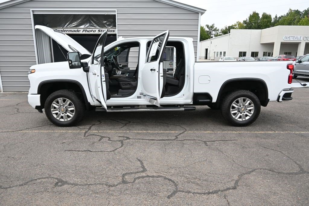 Used 2024 Chevrolet Silverado 2500 High Country w/ High Country Premium Package AWD/4WD image 7
