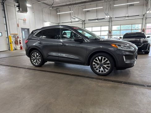 Used 2020 Ford Escape Titanium AWD/4WD image 4