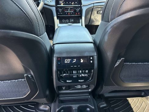 Used 2023 Jeep Grand Cherokee L Laredo AWD/4WD image 15