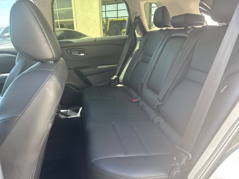 Used 2025 Nissan Rogue SV w/ SV Premium Package AWD/4WD image 15