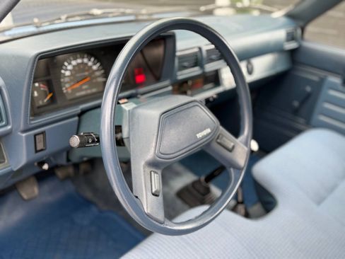 Used 1988 Toyota Pickup 4x4 Regular Cab image 9