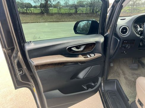 Used 2018 Mercedes-Benz Metris Passenger Van image 14