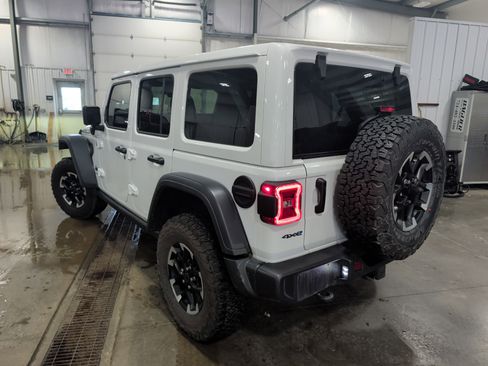 Used 2024 Jeep Wrangler Unlimited Rubicon 4xe w/ Technology Group AWD/4WD image 4