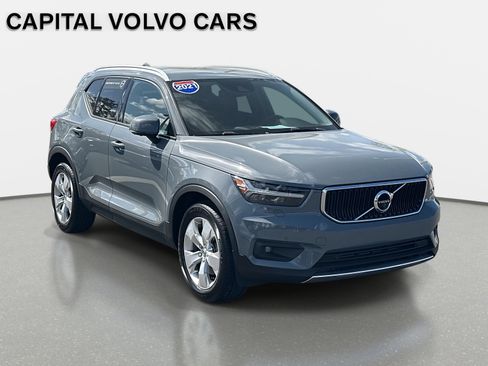 Used 2021 Volvo XC40 T5 Momentum image 3