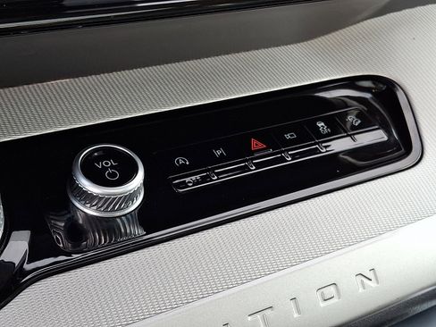 Used 2025 Ford Expedition Active image 26