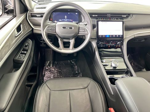 Used 2023 Jeep Grand Cherokee Limited AWD/4WD image 22