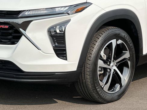 Certified 2024 Chevrolet Trax RS w/ Driver Confidence Package FWD image 7