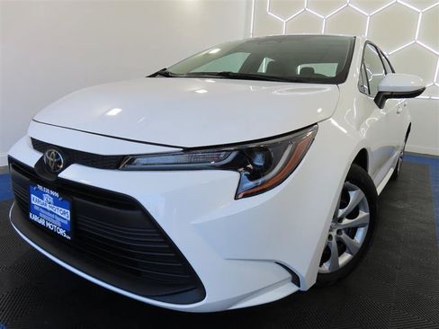 Used 2026 Toyota Corolla LE FWD image 2