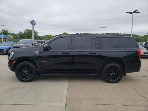 Used 2022 GMC Yukon XL AT4 AWD/4WD image 8