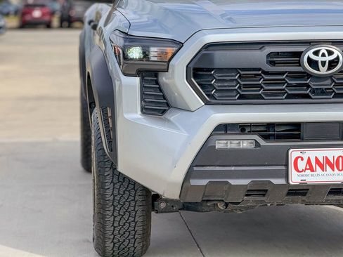 Used 2024 Toyota Tacoma TRD Off-Road AWD/4WD image 5