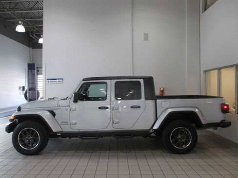 Used 2023 Jeep Gladiator Overland image 14