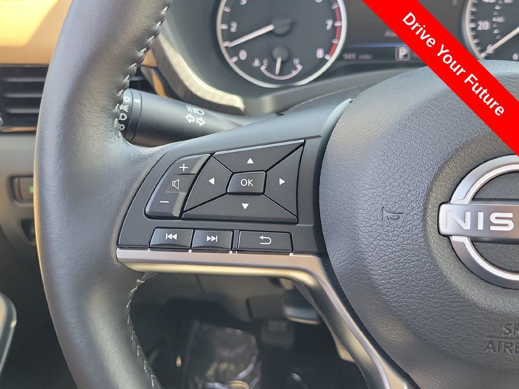 Used 2025 Nissan Sentra SV w/ SV Premium Package FWD image 7