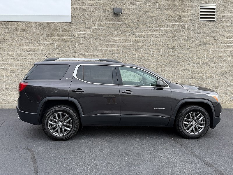 Used 2018 GMC Acadia SLT FWD image 2