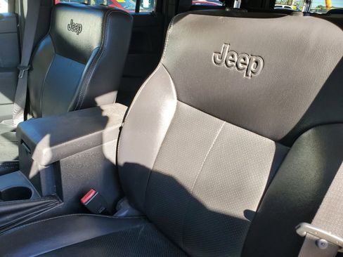 Used 2012 Jeep Liberty Sport image 18