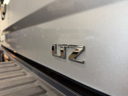 Used 2017 Chevrolet Silverado 1500 LTZ Z71 w/ LTZ Plus Package AWD/4WD image 46