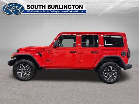 Used 2025 Jeep Wrangler Unlimited Sahara AWD/4WD image 3