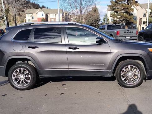 Used 2019 Jeep Cherokee Latitude Plus w/ Comfort/Convenience Group image 2