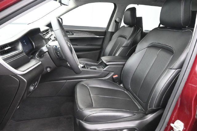 Used 2023 Jeep Grand Cherokee L Limited w/ Luxury Tech Group II AWD/4WD image 24