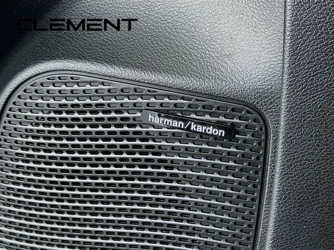 Used 2022 Chrysler Pacifica Limited w/ Uconnect Theater Family Group image 26