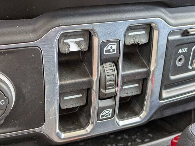 Used 2019 Jeep Wrangler Unlimited Sahara AWD/4WD image 16