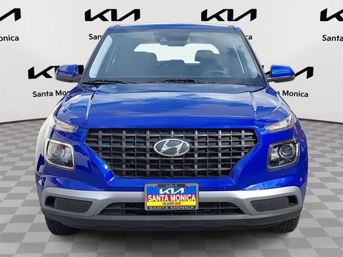 Used 2022 Hyundai Venue SE image 2
