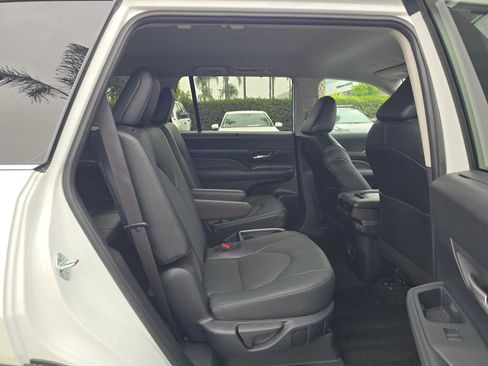 Used 2026 Toyota Grand Highlander FWD image 12