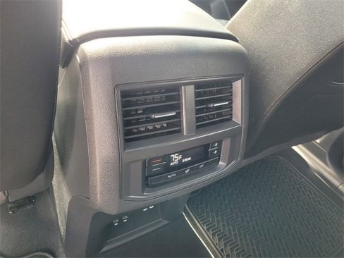 Used 2023 Volkswagen Atlas SE w/ Panoramic Sunroof Package image 7