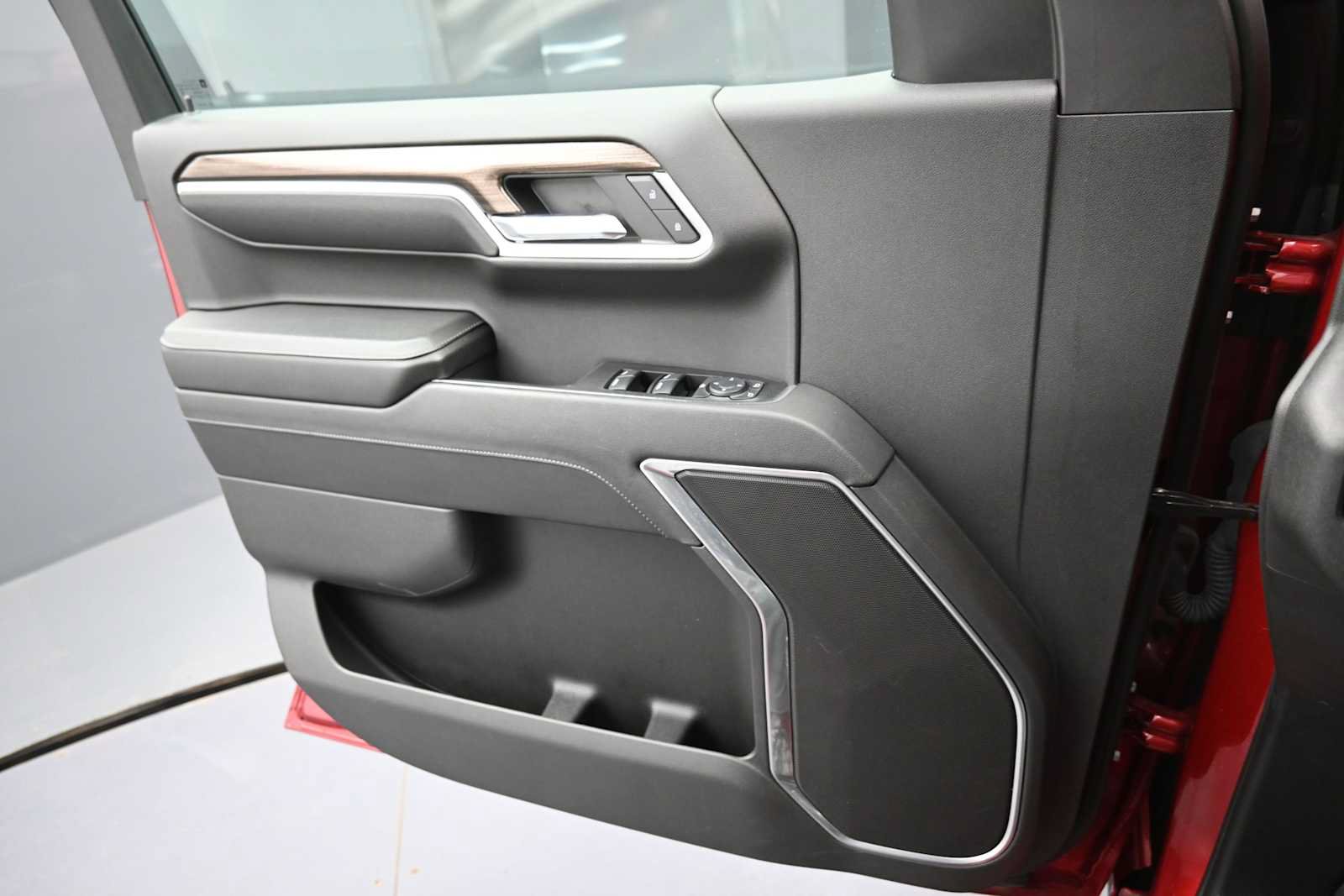 Used 2024 Chevrolet Silverado 1500 LT AWD/4WD image 11