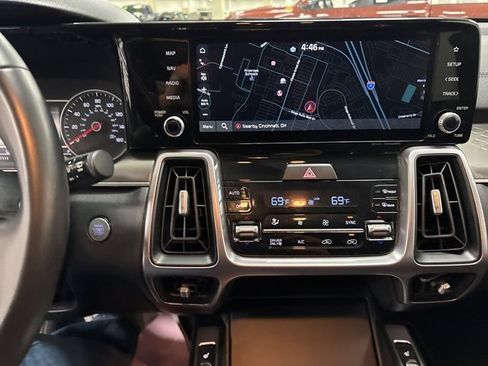 Used 2023 Kia Sorento EX image 20