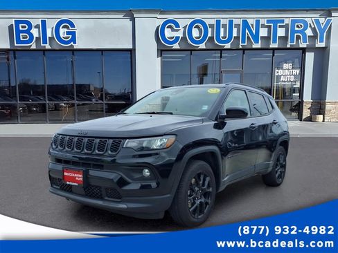 Used 2025 Jeep Compass Latitude w/ Altitude Special Edition AWD/4WD image 1