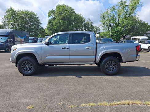 Used 2021 Toyota Tacoma SR5 AWD/4WD image 4