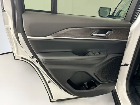 Used 2024 Jeep Grand Cherokee Limited image 27