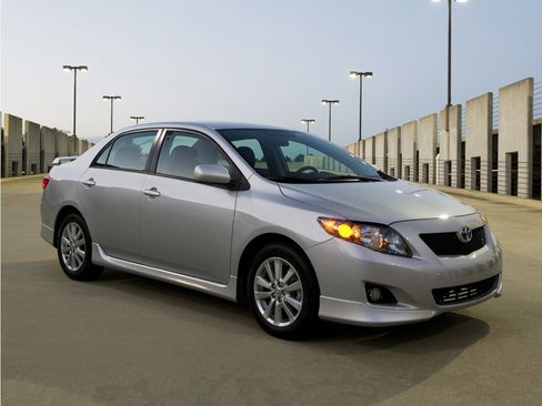Used 2010 Toyota Corolla LE FWD image 1