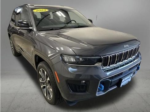 Used 2023 Jeep Grand Cherokee Overland w/ Luxury Tech Group IV AWD/4WD image 8